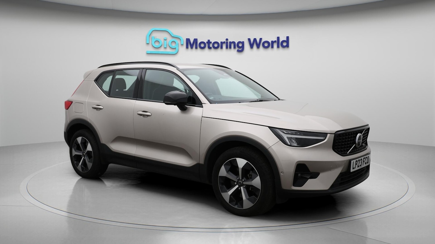 Used Volvo XC40 2023 for sale - 76084141: Photo 2