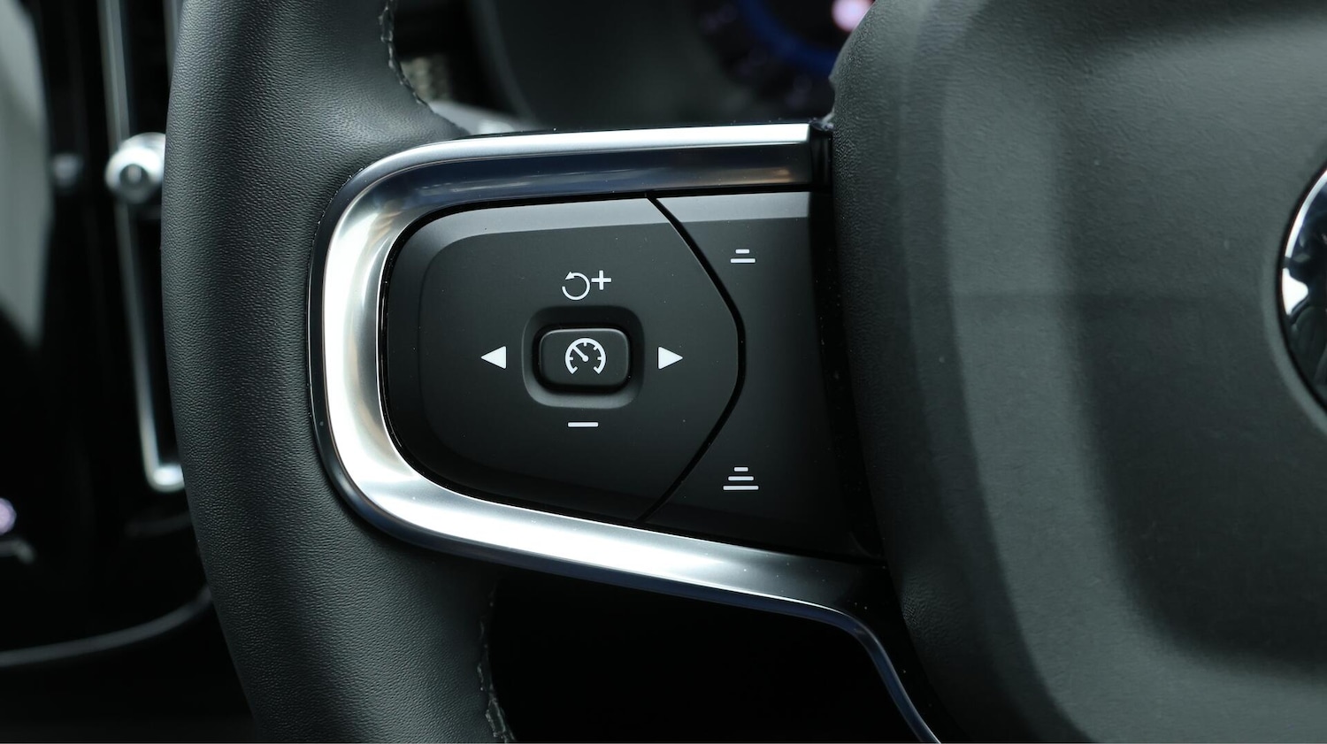 Used Volvo XC40 2023 for sale - 76084141: Photo 24