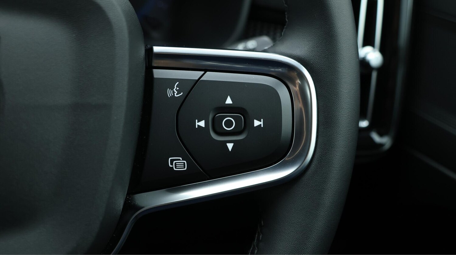 Used Volvo XC40 2023 for sale - 76084141: Photo 25