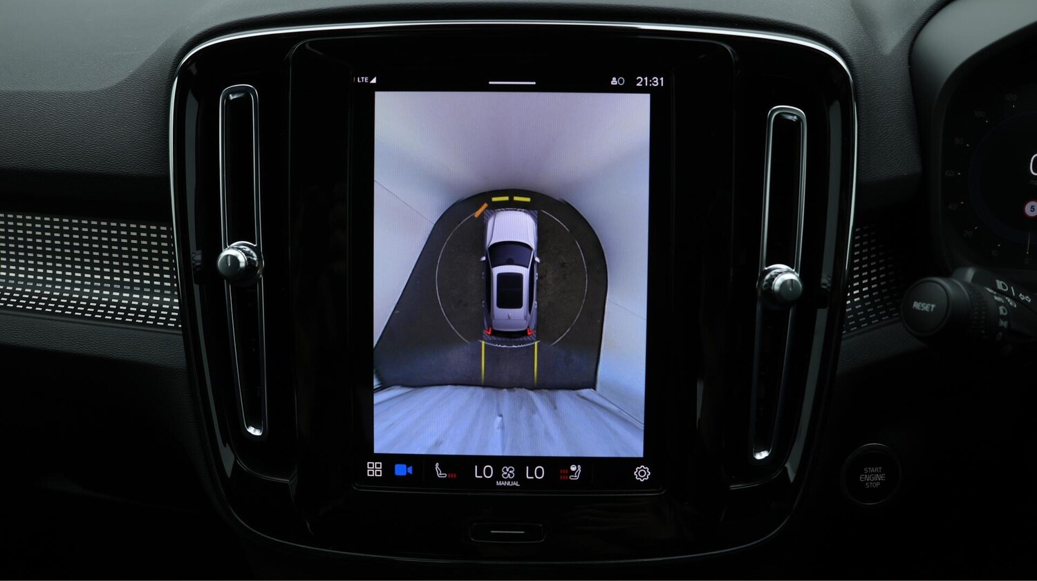 Used Volvo XC40 2023 for sale - 76084141: Photo 26