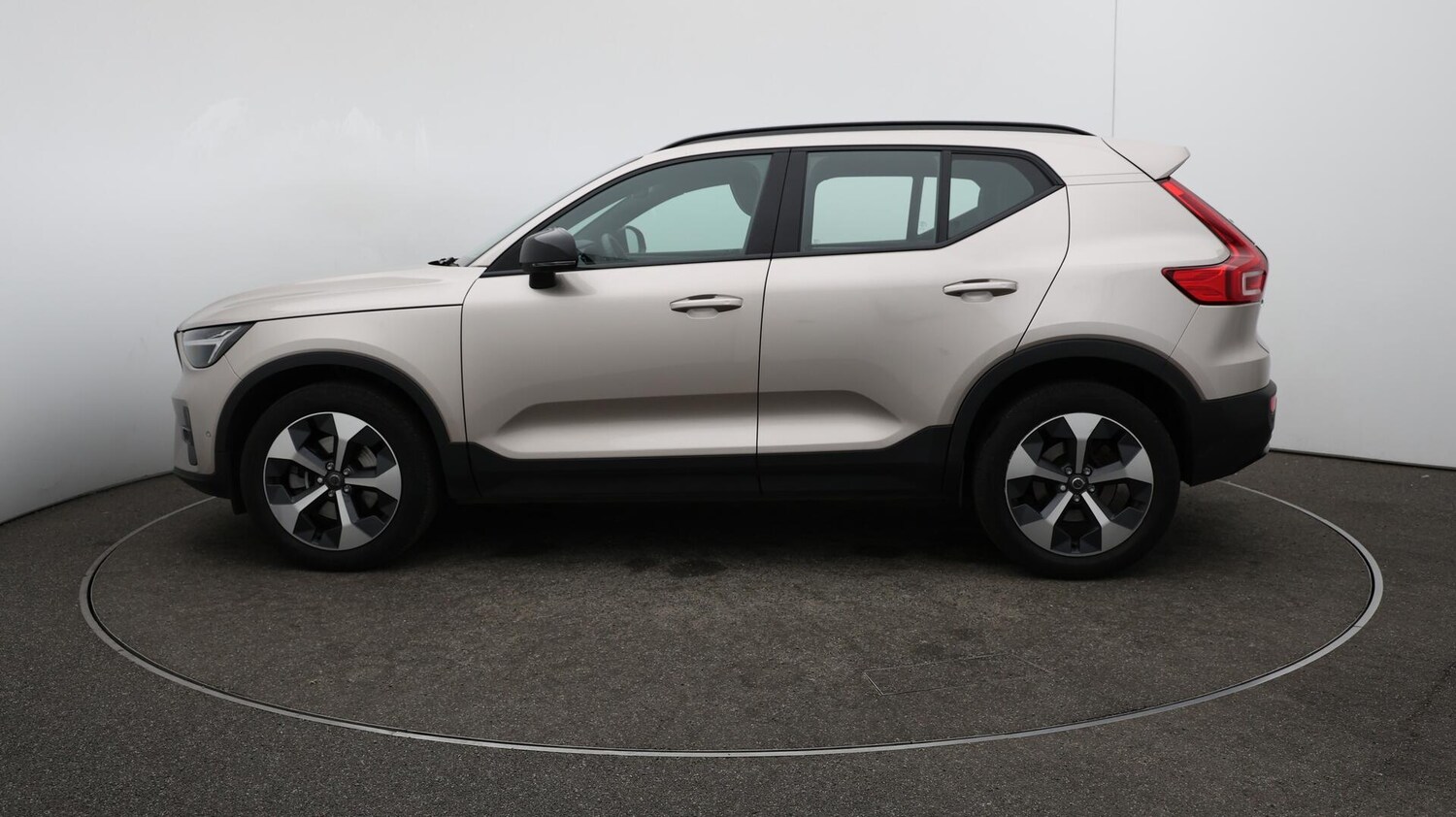 Used Volvo XC40 2023 for sale - 76084141: Photo 64
