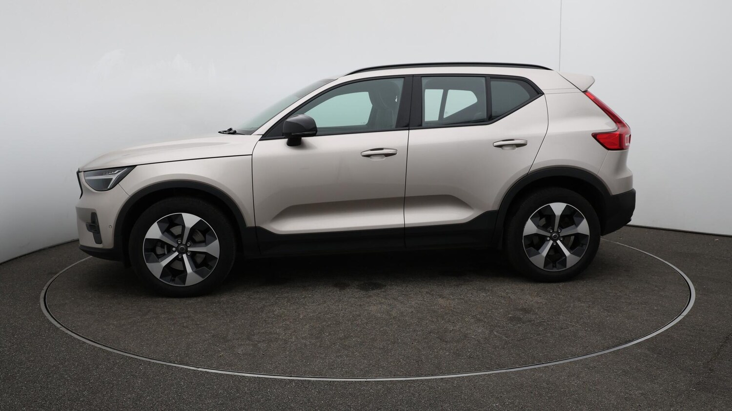 Used Volvo XC40 2023 for sale - 76084141: Photo 65