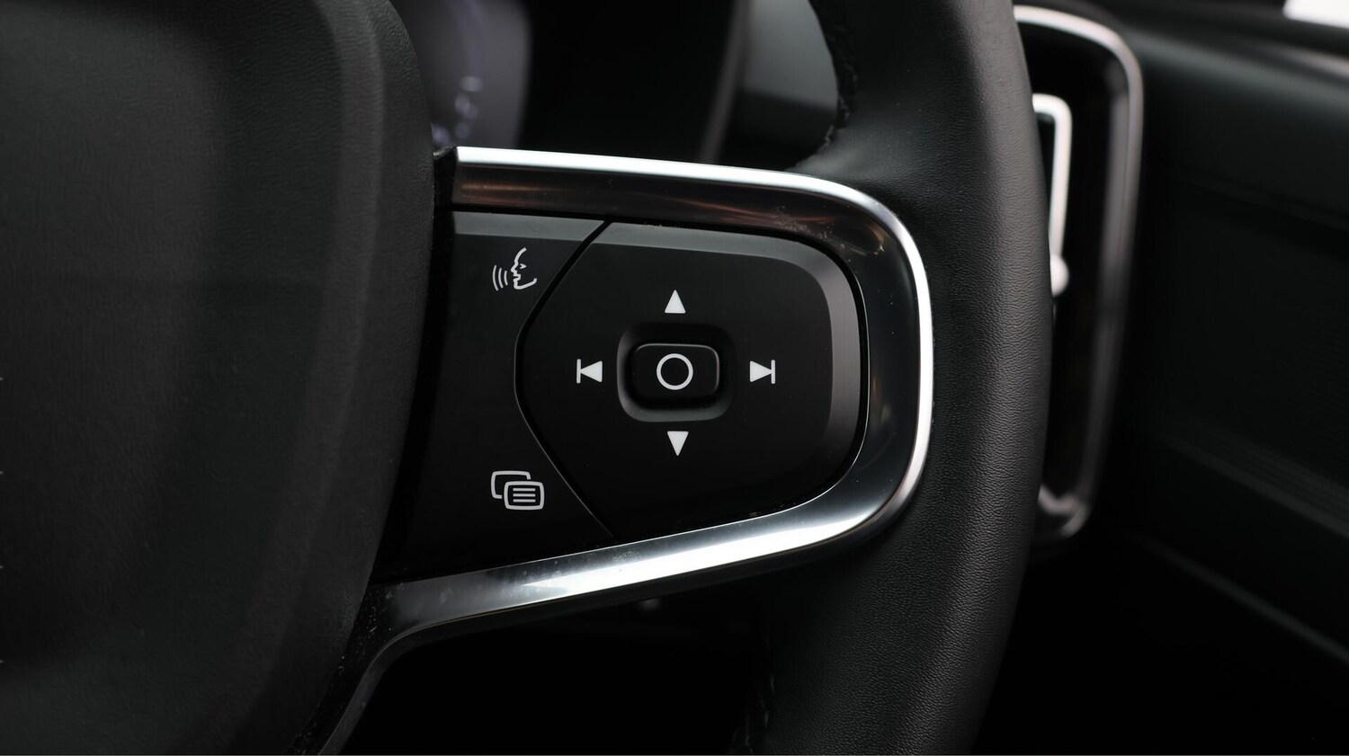 Used Volvo XC40 2022 for sale - 76538411: Photo 25