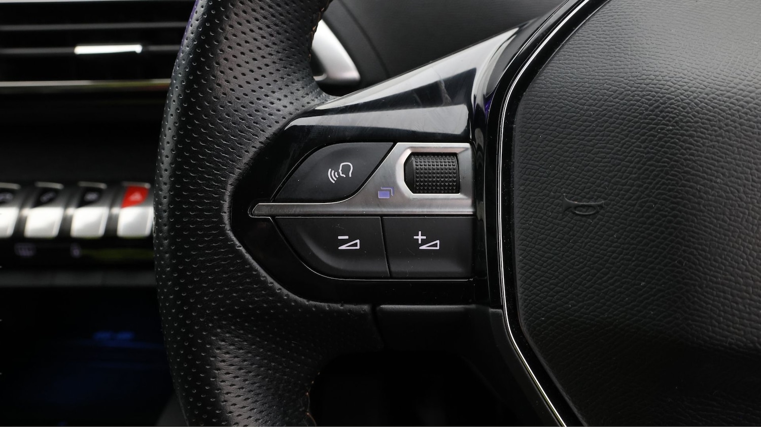 Used Peugeot 5008 2020 for sale - 77264603: Photo 26