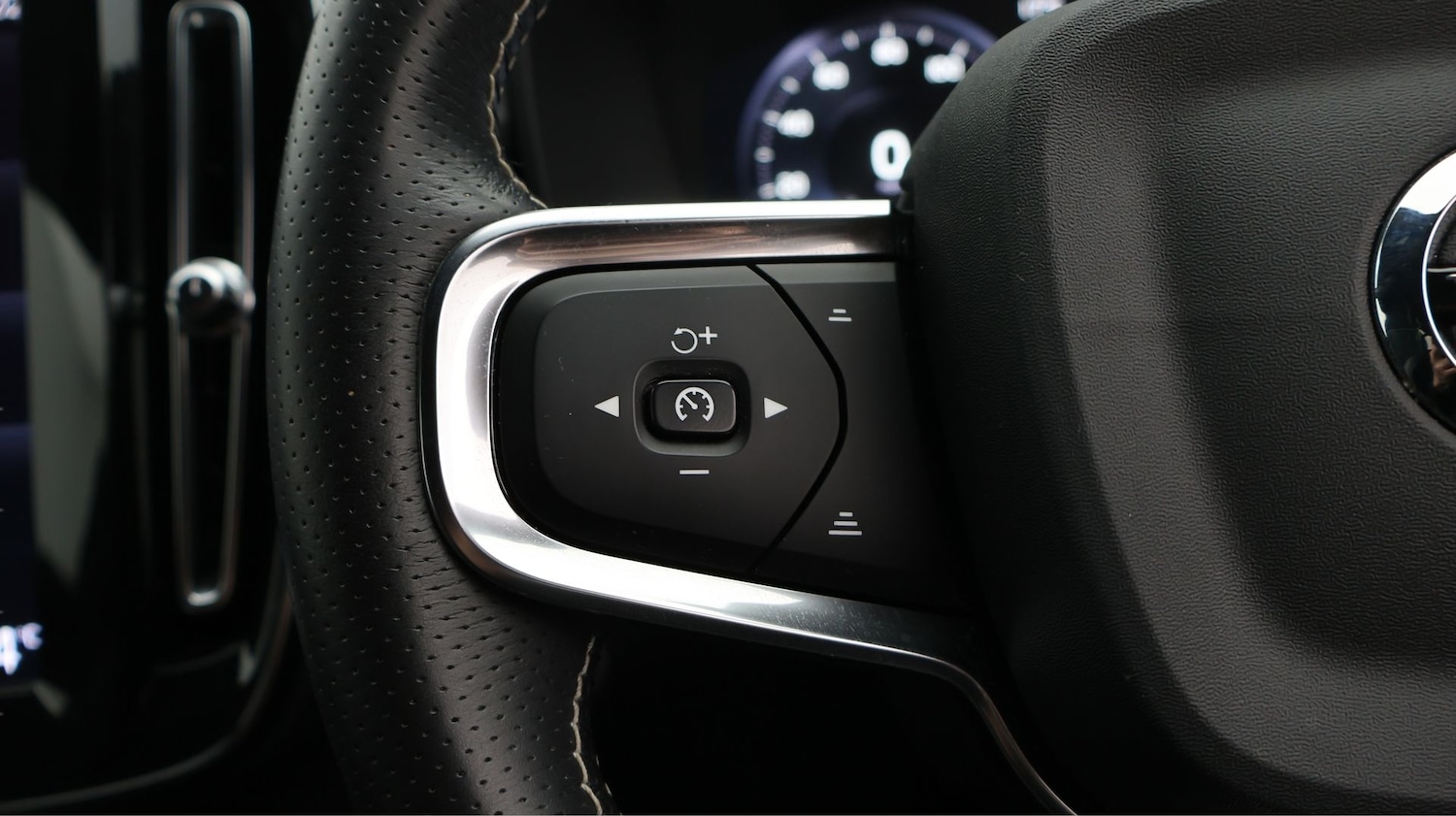 Used Volvo XC40 2021 for sale - 78055600: Photo 21