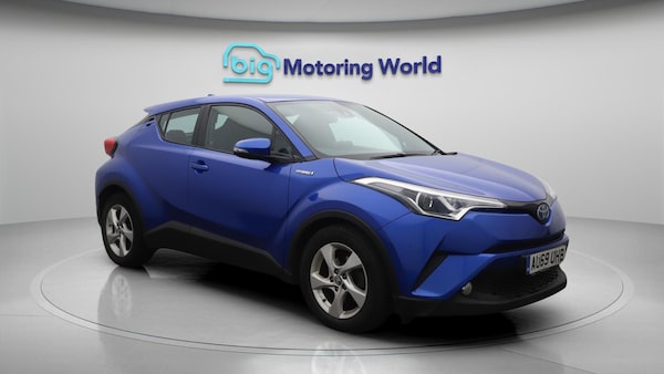 Used Toyota C-HR 2019 for sale - 76283860: Photo 2