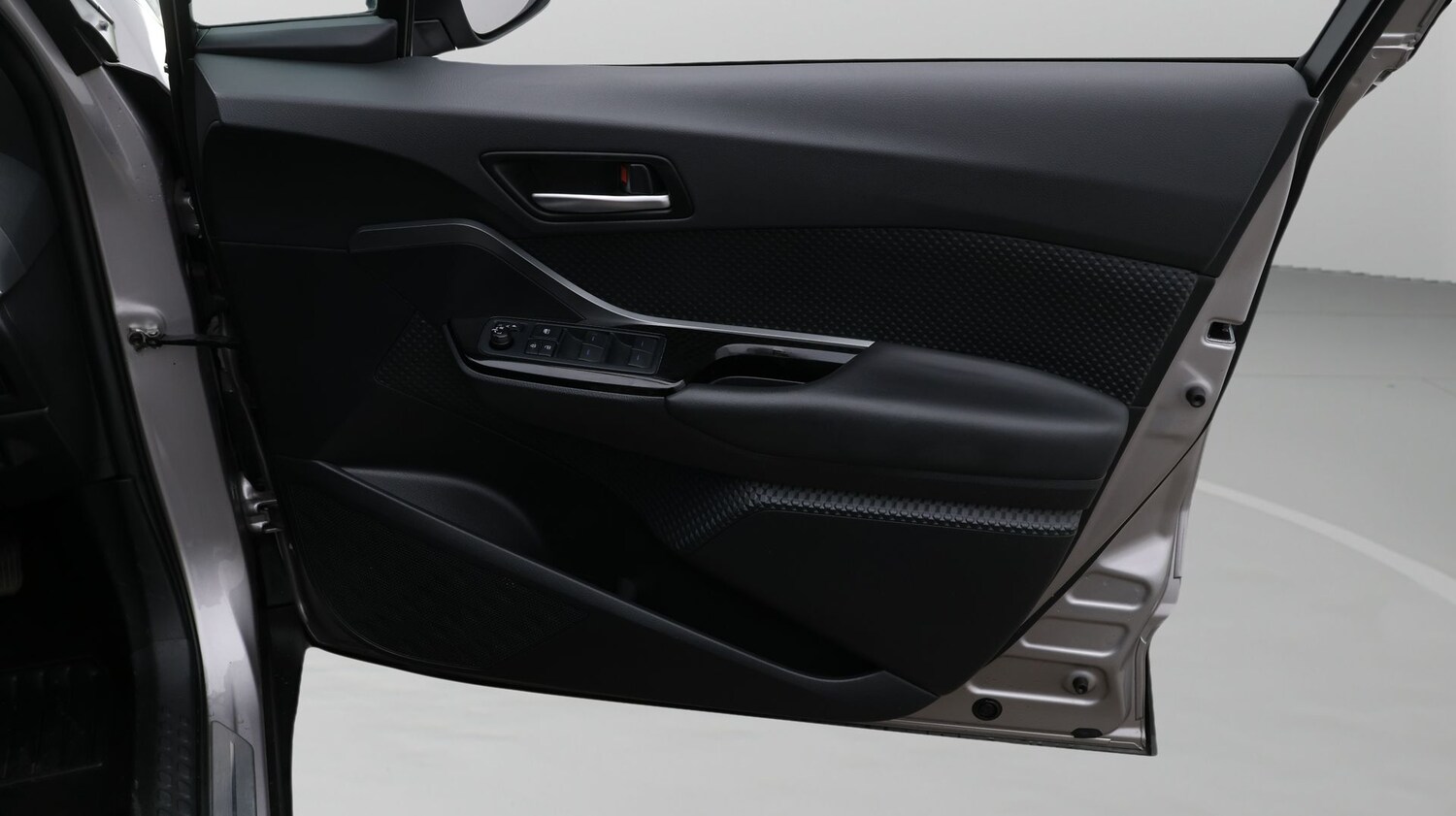 Used Toyota C-HR for sale - 77297183: Photo 15