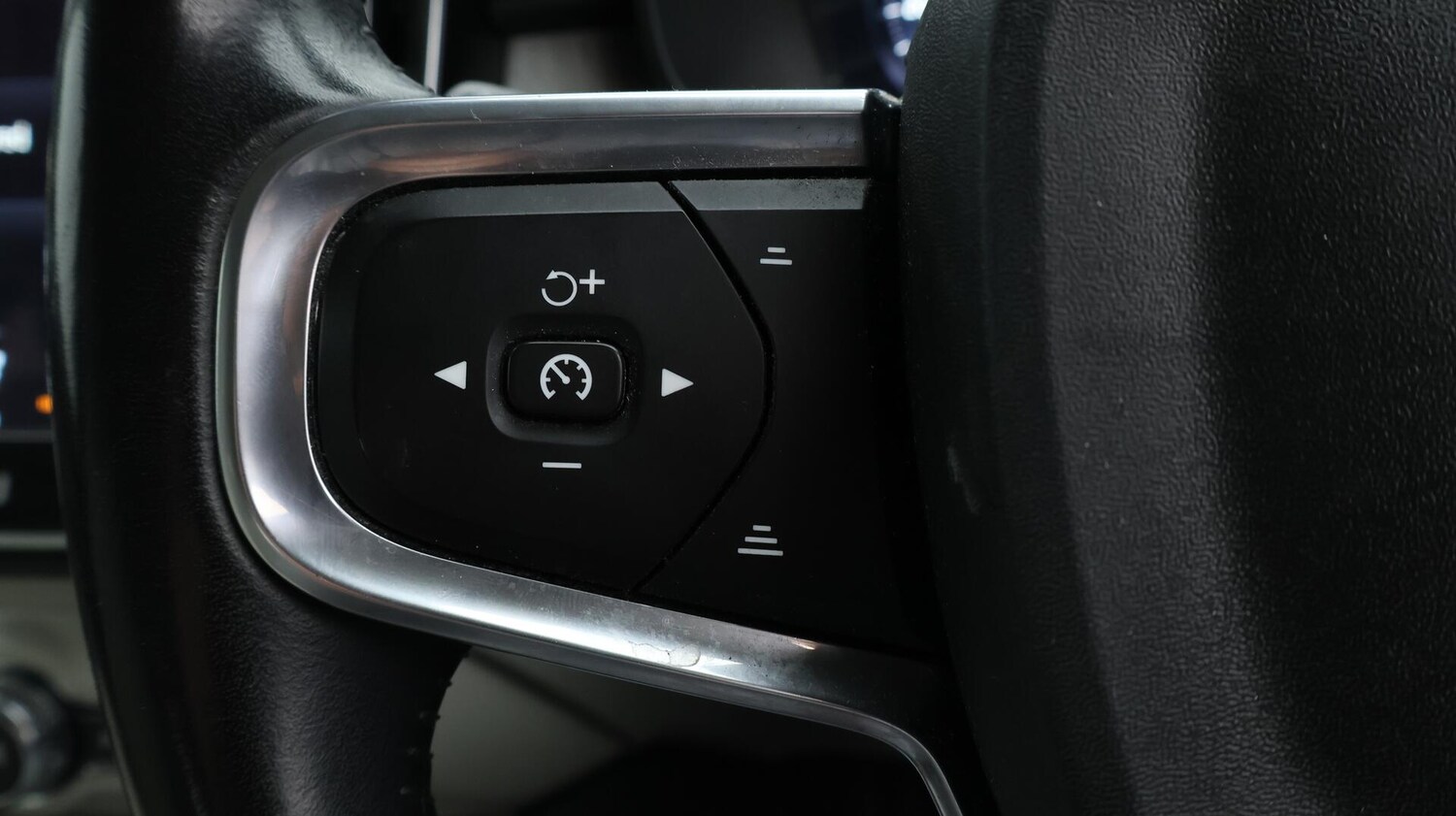 Used Volvo XC40 2020 for sale - 76572627: Photo 25