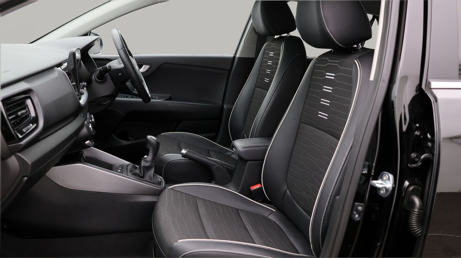 Used Kia Stonic 2021 for sale - 77505549: Photo 14