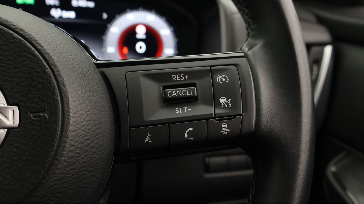 Used Nissan Qashqai for sale - 77492305: Photo 24