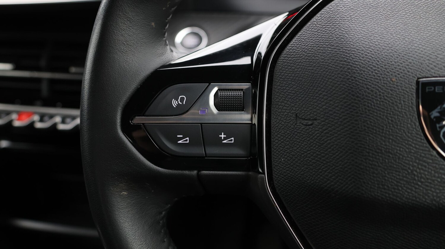 Used Peugeot 2008 2023 for sale - 77581898: Photo 25