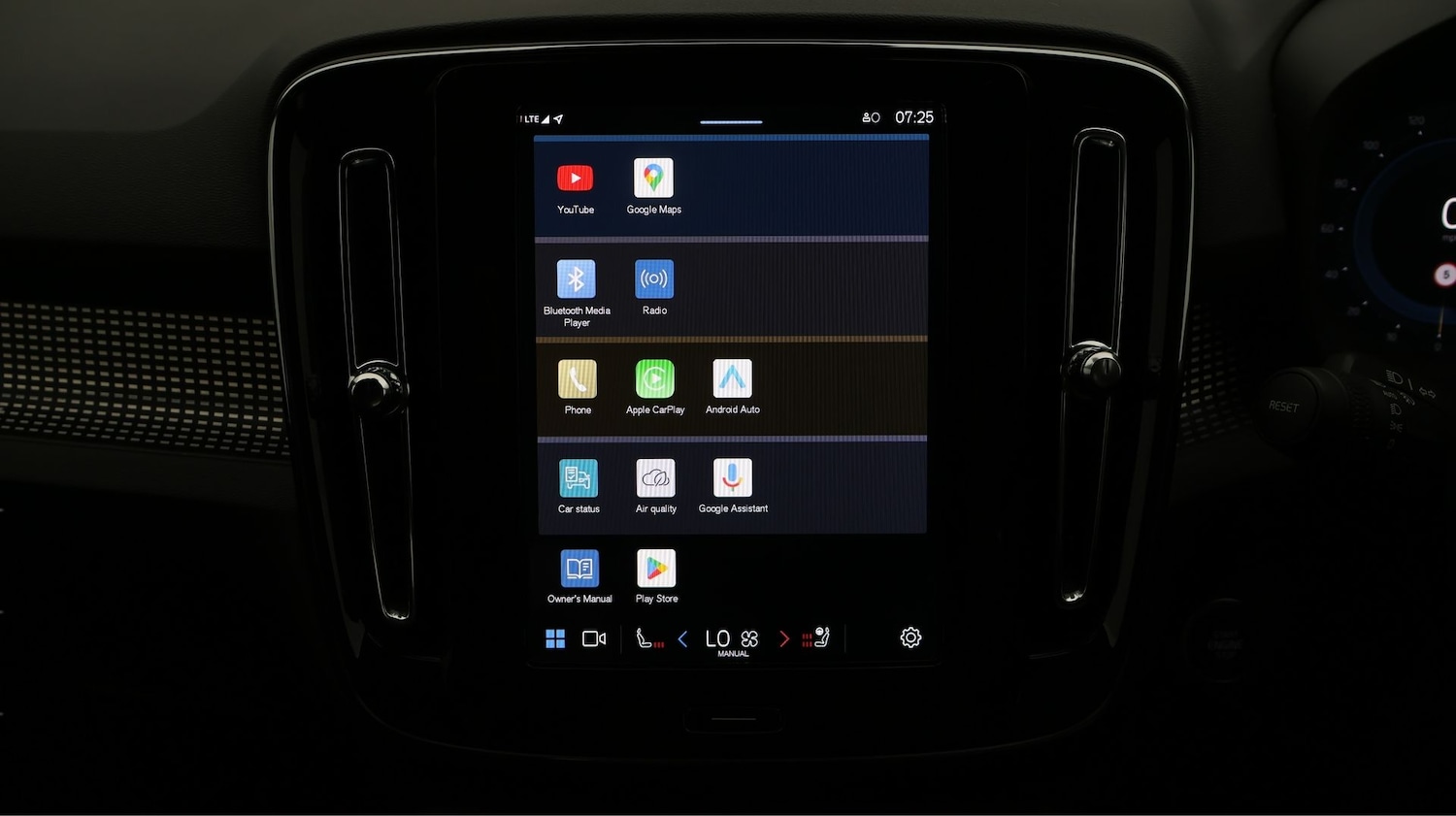 Used Volvo XC40 2025 for sale - 77669123: Photo 11