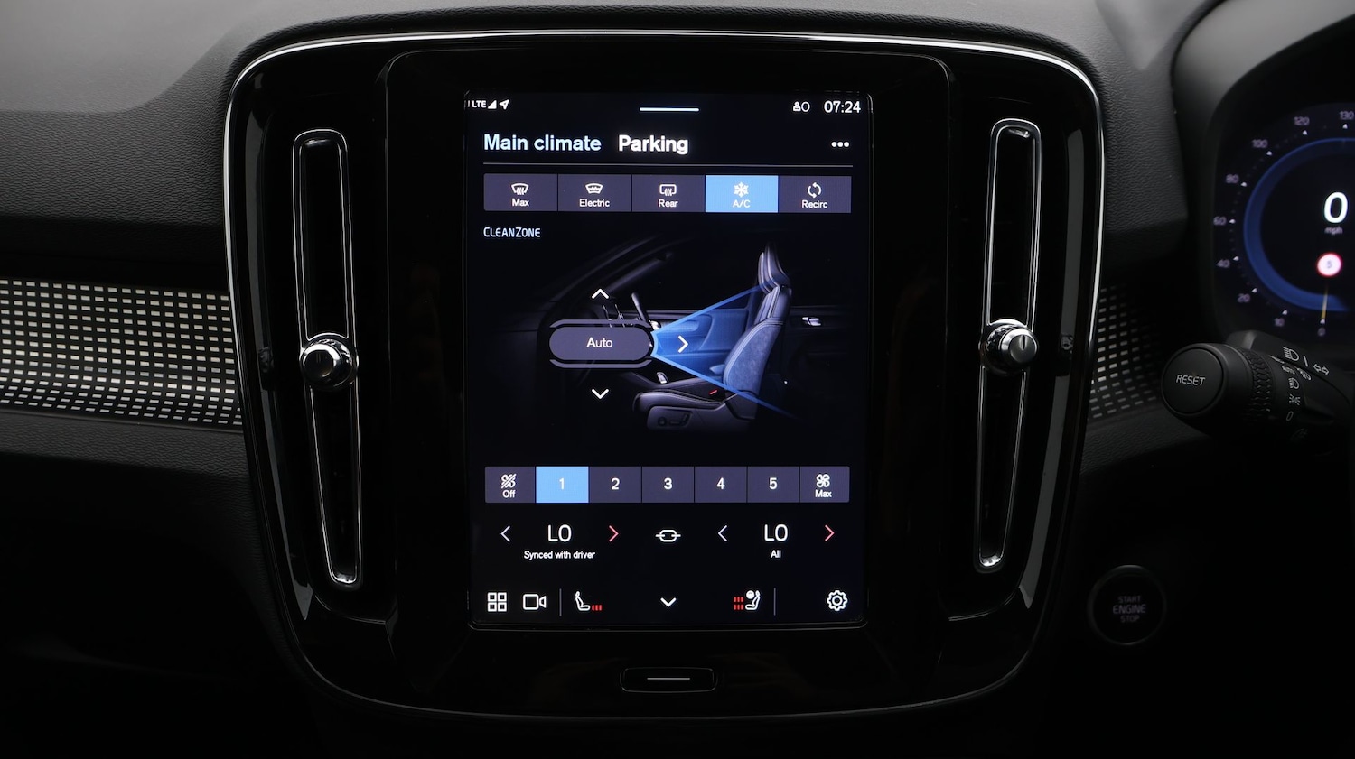 Used Volvo XC40 2025 for sale - 77669123: Photo 12