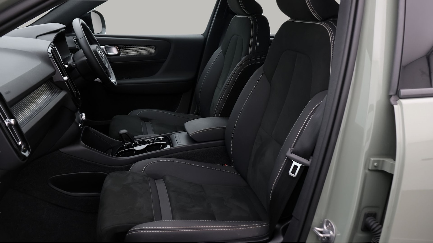 Used Volvo XC40 2025 for sale - 77669123: Photo 14