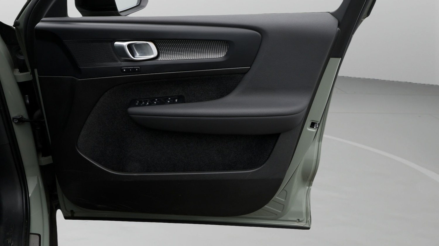 Used Volvo XC40 2025 for sale - 77669123: Photo 15