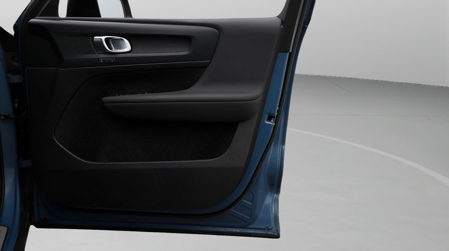 Used Volvo XC40 2023 for sale - 77760384: Photo 15