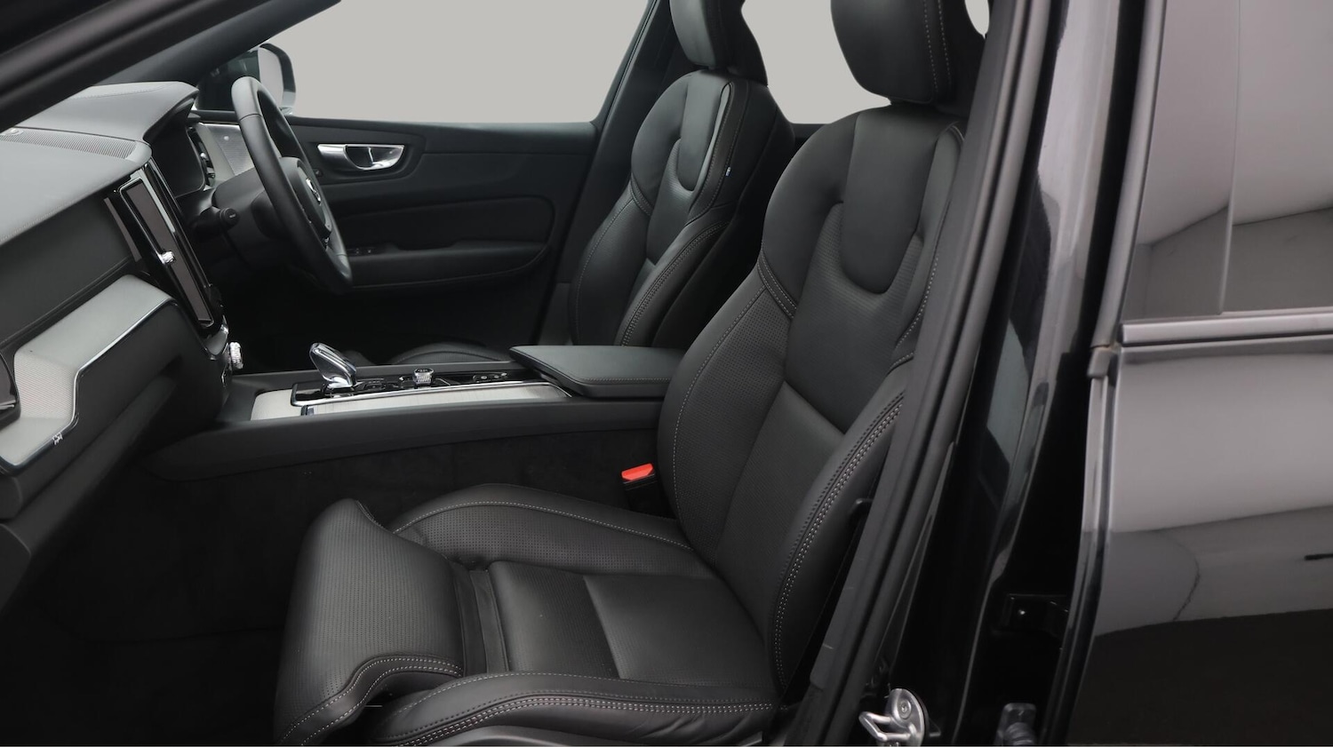 Used Volvo XC60 2024 for sale - 76688509: Photo 15