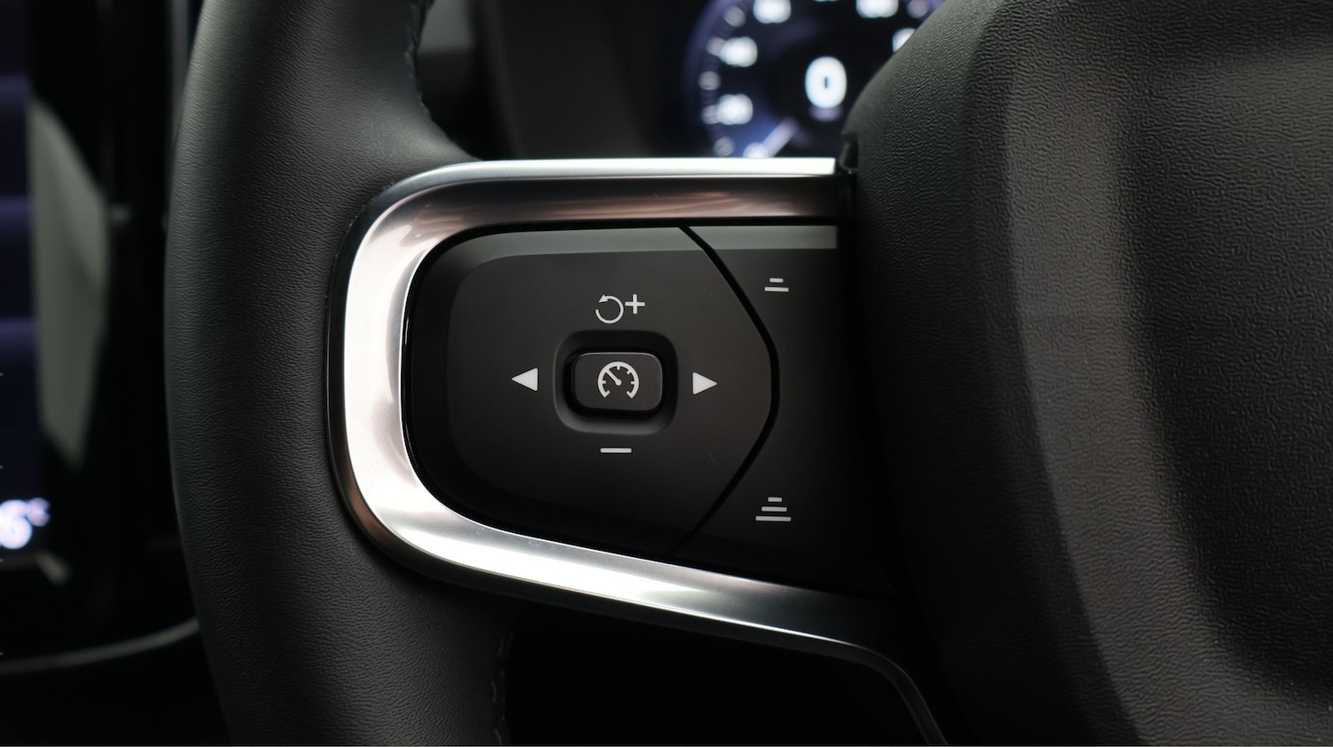 Used Volvo XC40 2022 for sale - 77759603: Photo 24