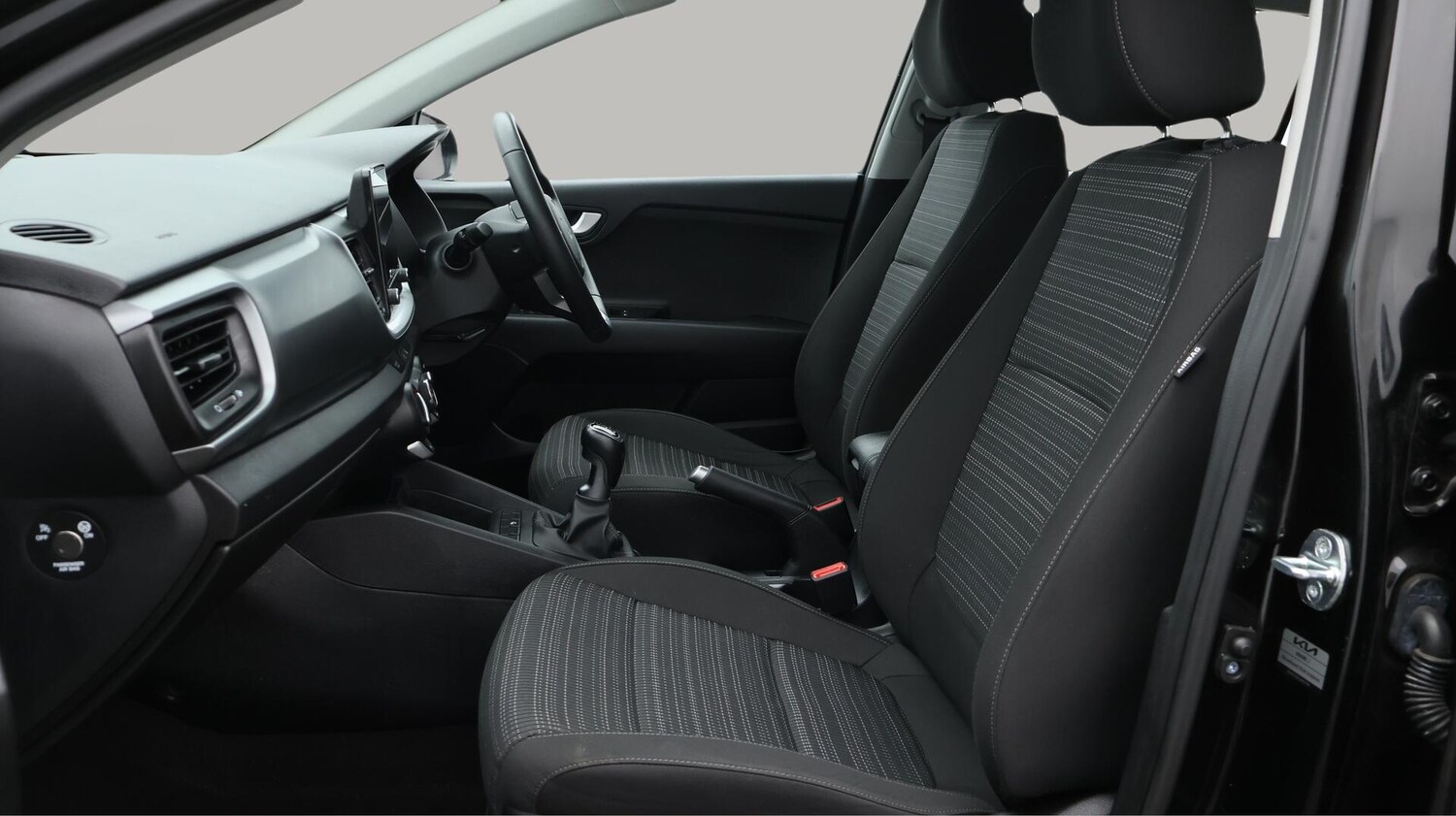 Used Kia Stonic 2023 for sale - 76398035: Photo 15