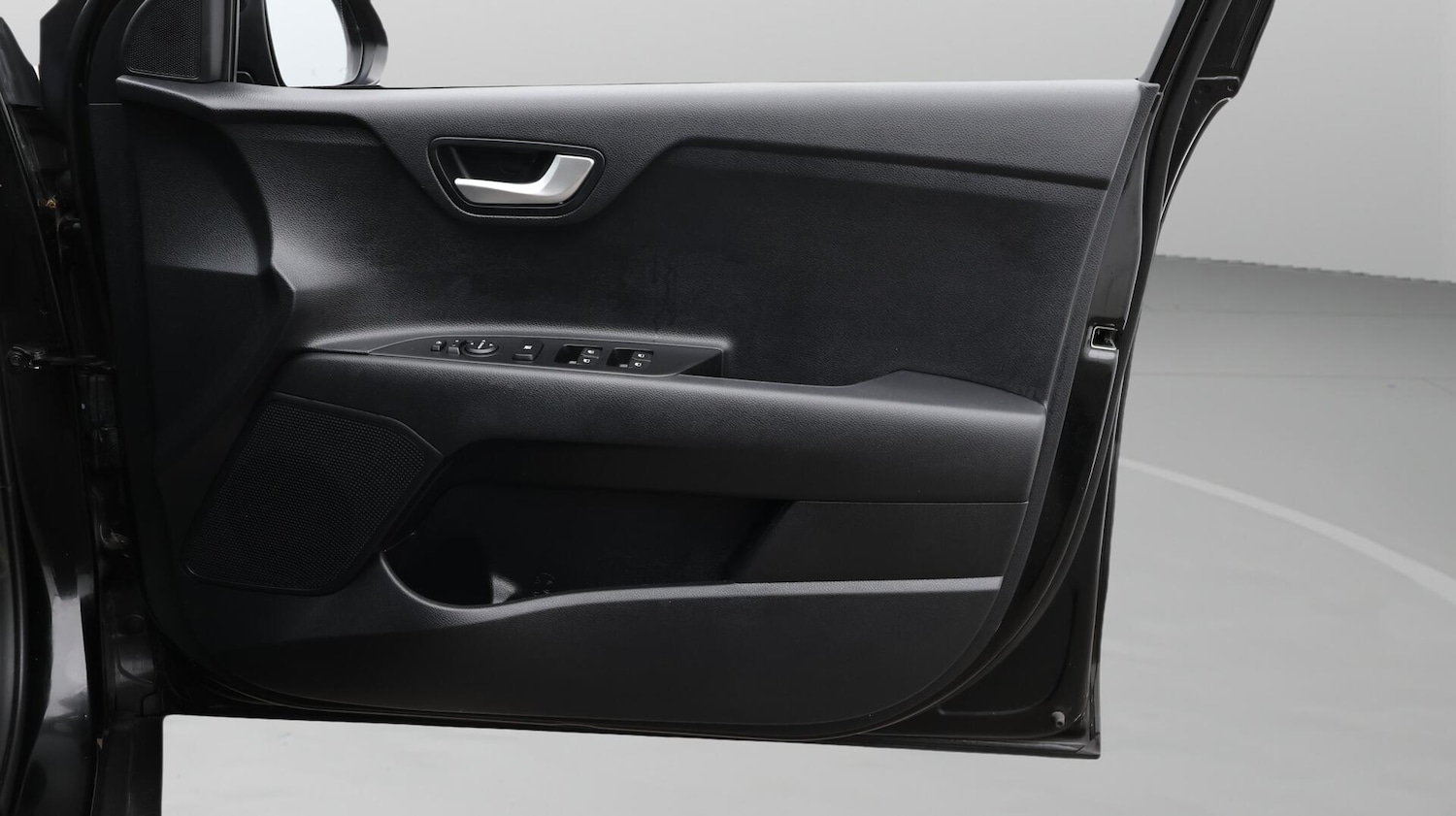 Used Kia Stonic 2023 for sale - 76398035: Photo 16