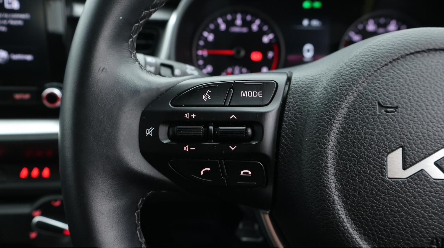 Used Kia Stonic 2023 for sale - 76398035: Photo 24