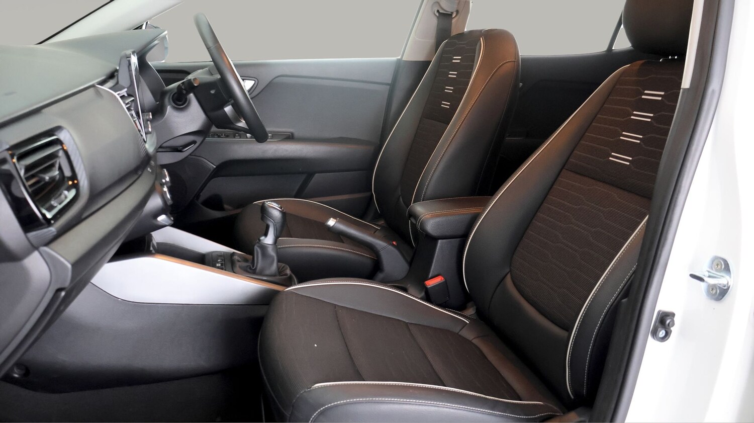 Used Kia Stonic 2021 for sale - 77675510: Photo 14