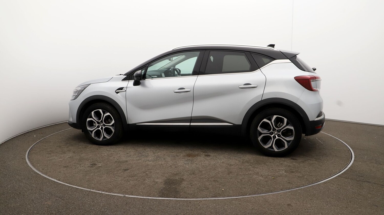 Used Renault Captur for sale - 76811129: Photo 50