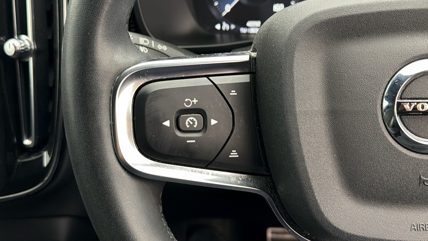 Used Volvo XC40 2022 for sale - 78053212: Photo 22