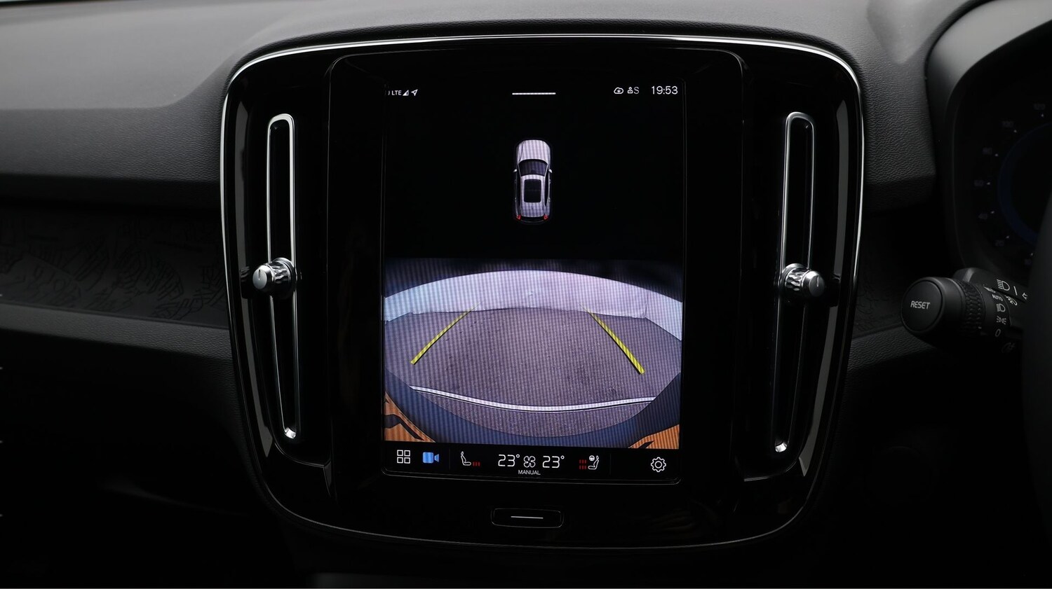 Used Volvo XC40 for sale - 77245579: Photo 23