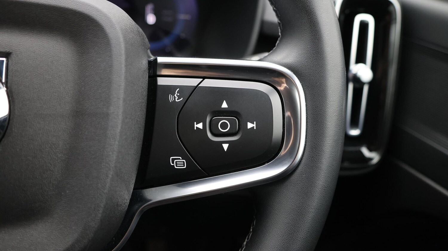 Used Volvo XC40 for sale - 77245579: Photo 25