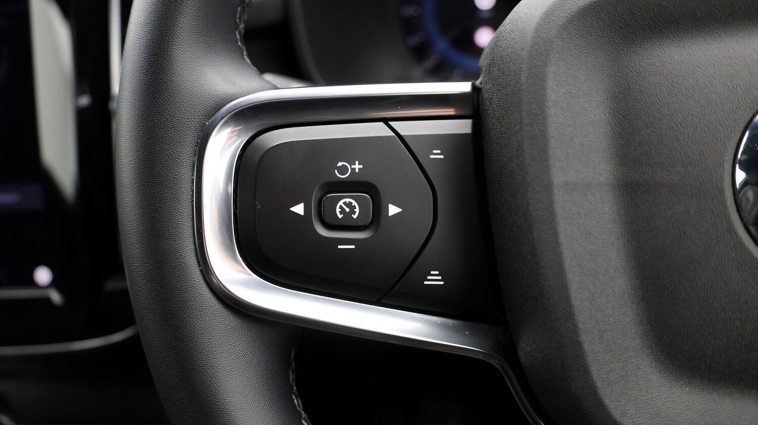 Used Volvo XC40 for sale - 77245579: Photo 26