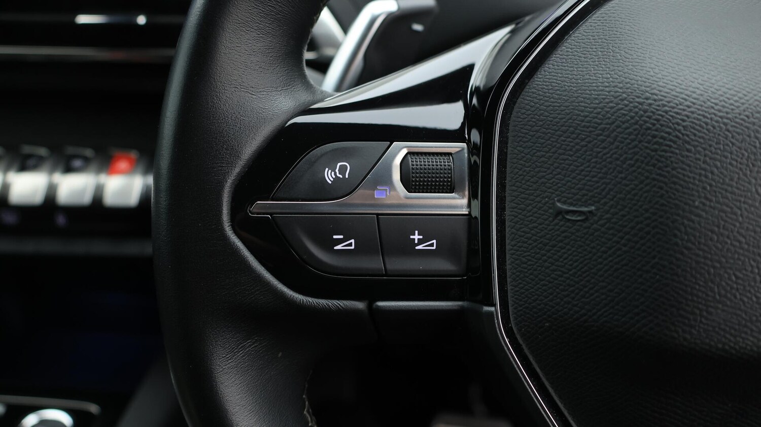 Used Peugeot 3008 2023 for sale - 76032226: Photo 24