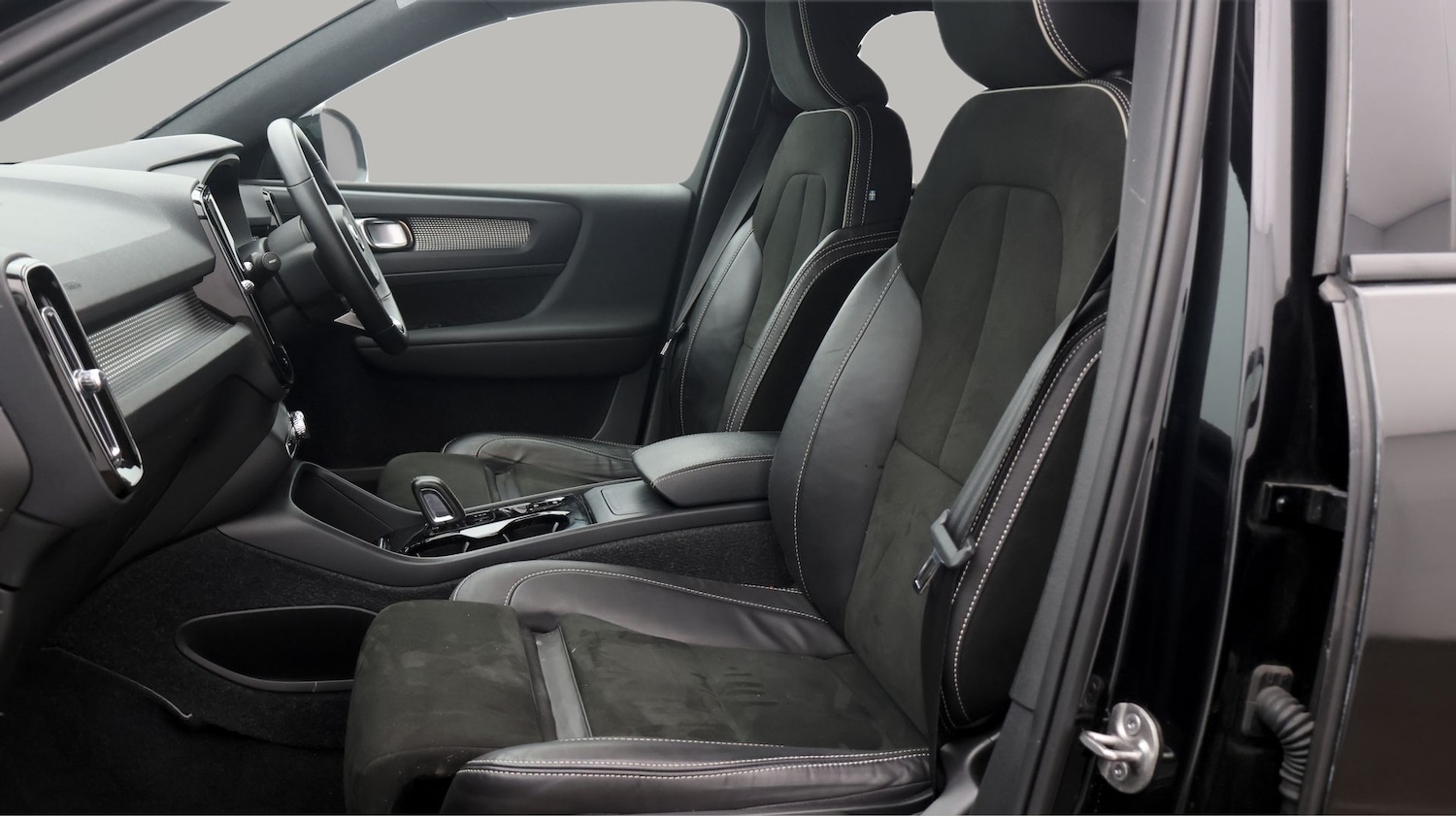 Used Volvo XC40 2022 for sale - 77339545: Photo 14