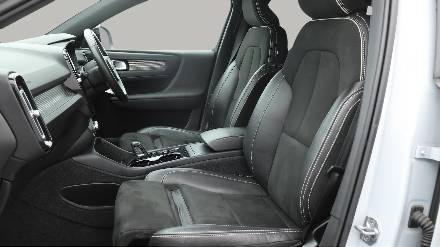 Used Volvo XC40 2021 for sale - 76085219: Photo 15