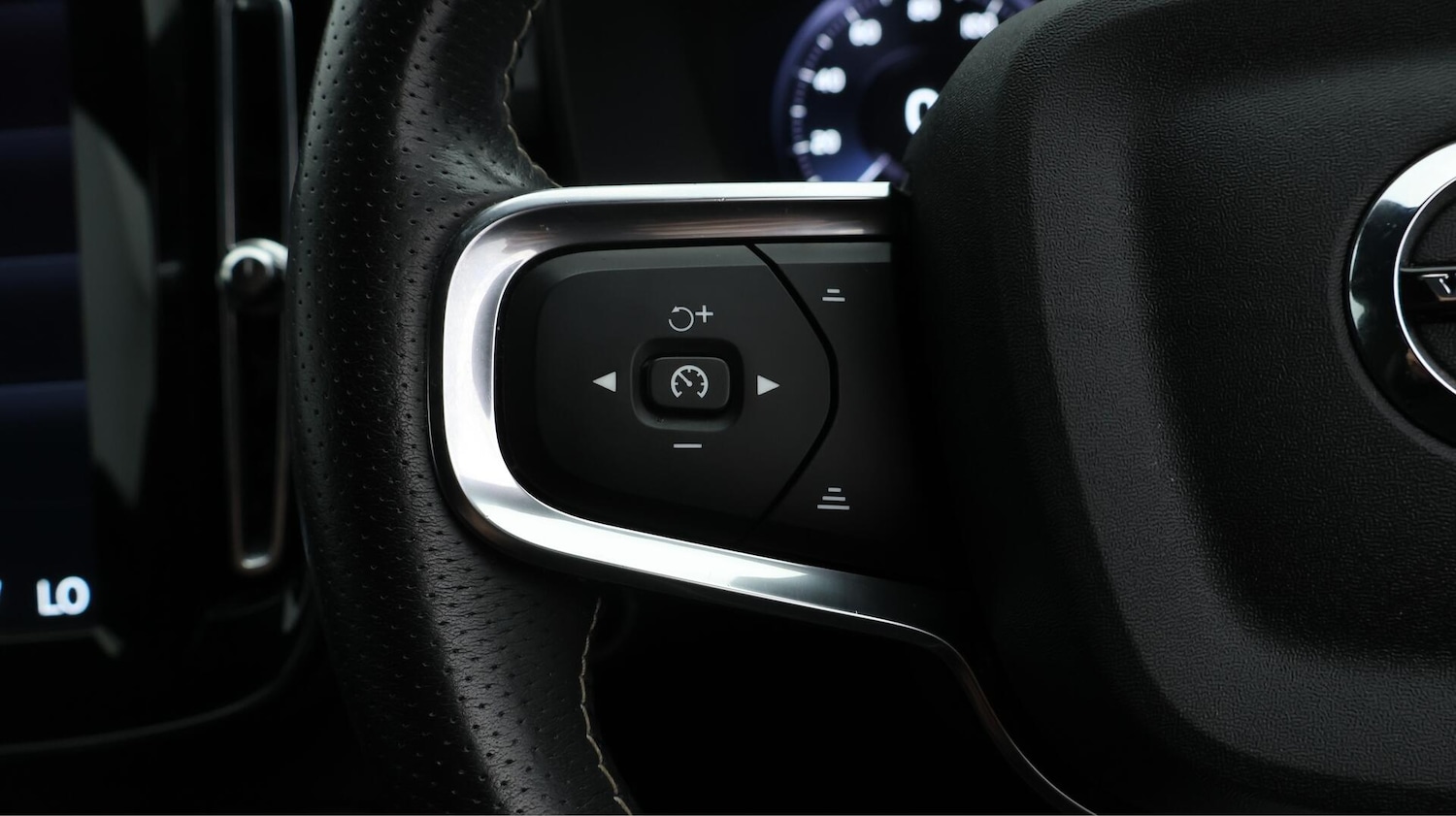 Used Volvo XC40 2021 for sale - 76085219: Photo 25
