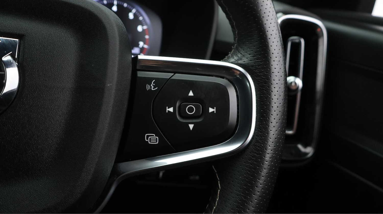 Used Volvo XC40 2021 for sale - 76085219: Photo 26