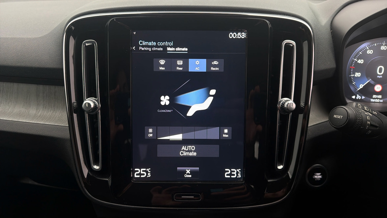 Used Volvo XC40 2022 for sale - 77963021: Photo 11