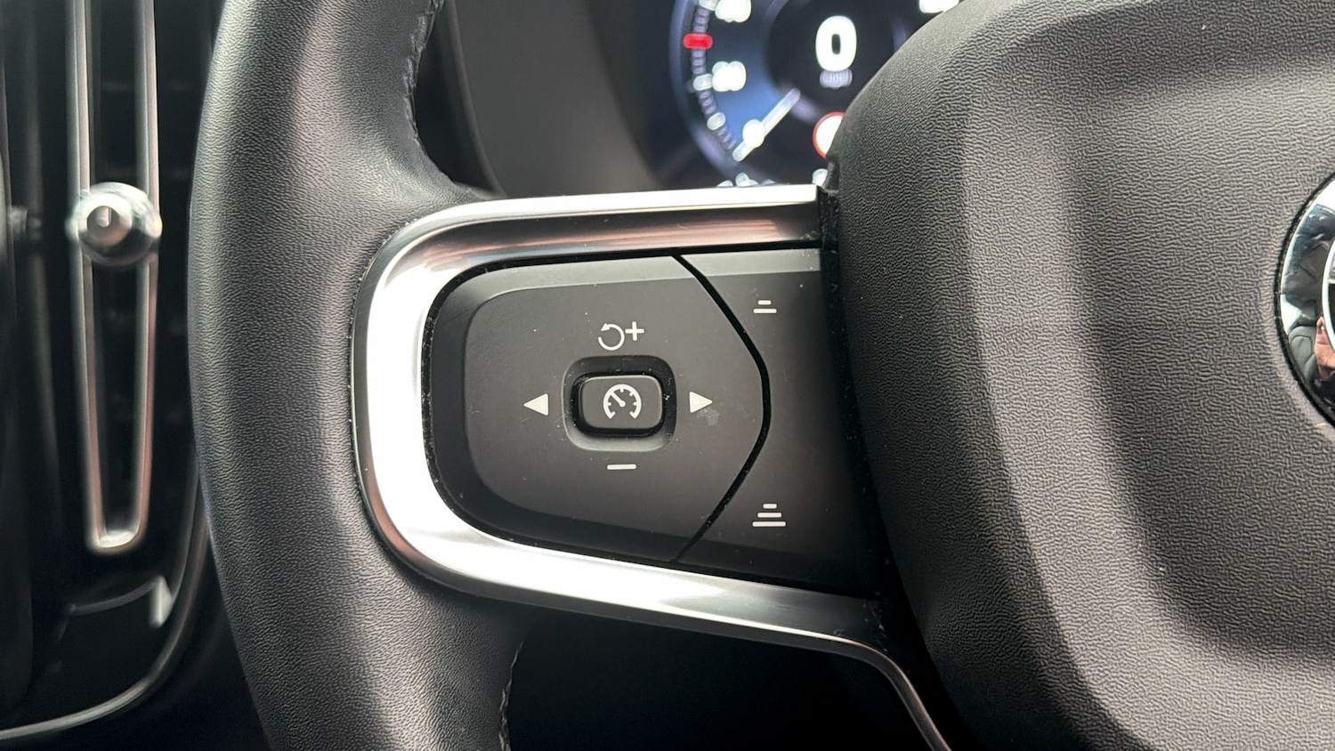 Used Volvo XC40 2022 for sale - 77963021: Photo 23