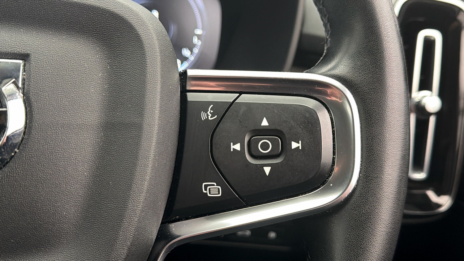 Used Volvo XC40 2022 for sale - 77963021: Photo 24