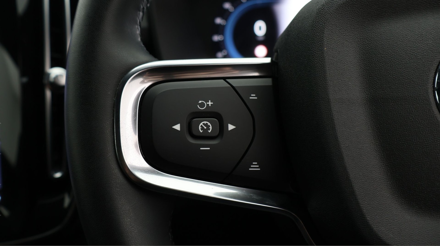 Used Volvo XC40 2023 for sale - 77797108: Photo 23