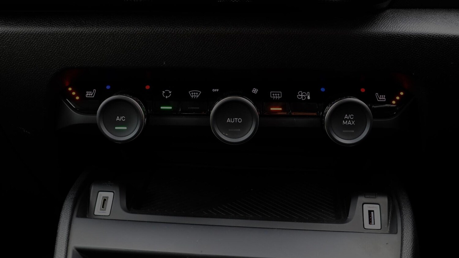 Used Citroen C4 2023 for sale - 76432859: Photo 13