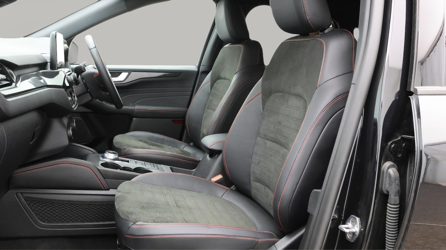 Used Ford Kuga 2023 for sale - 76432245: Photo 15