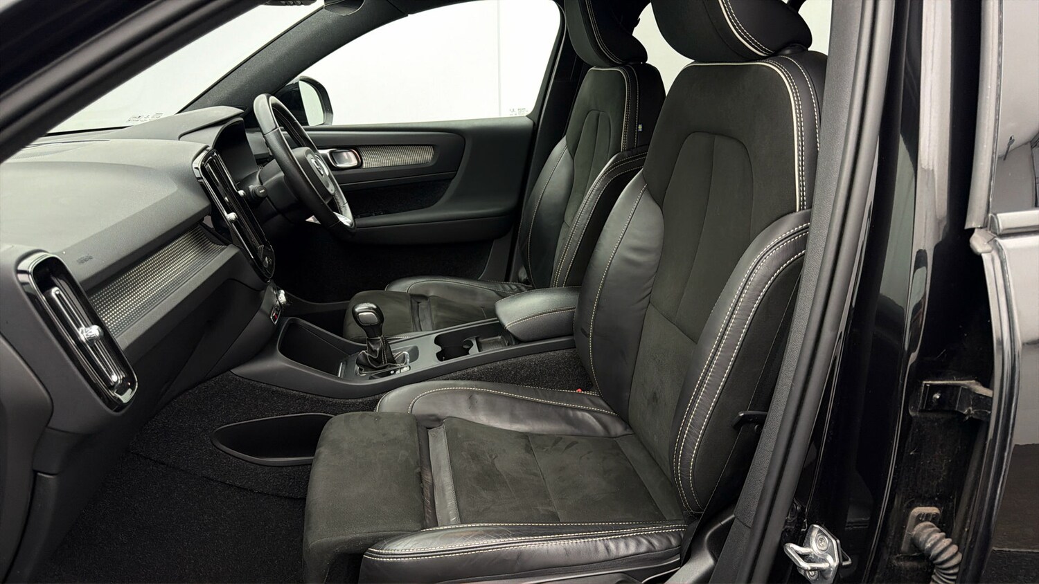 Used Volvo XC40 2021 for sale - 78197888: Photo 13