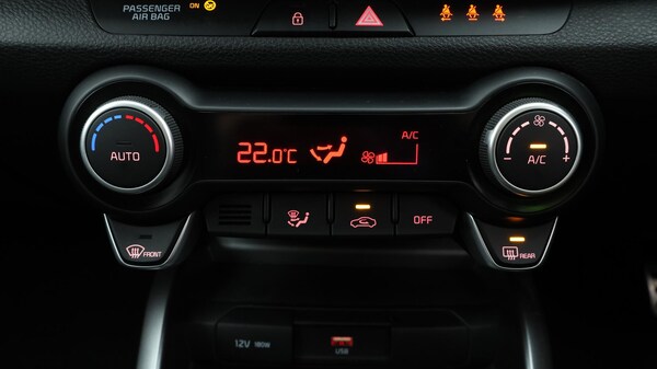 Used Kia Stonic 2022 for sale - 76284011: Photo 13