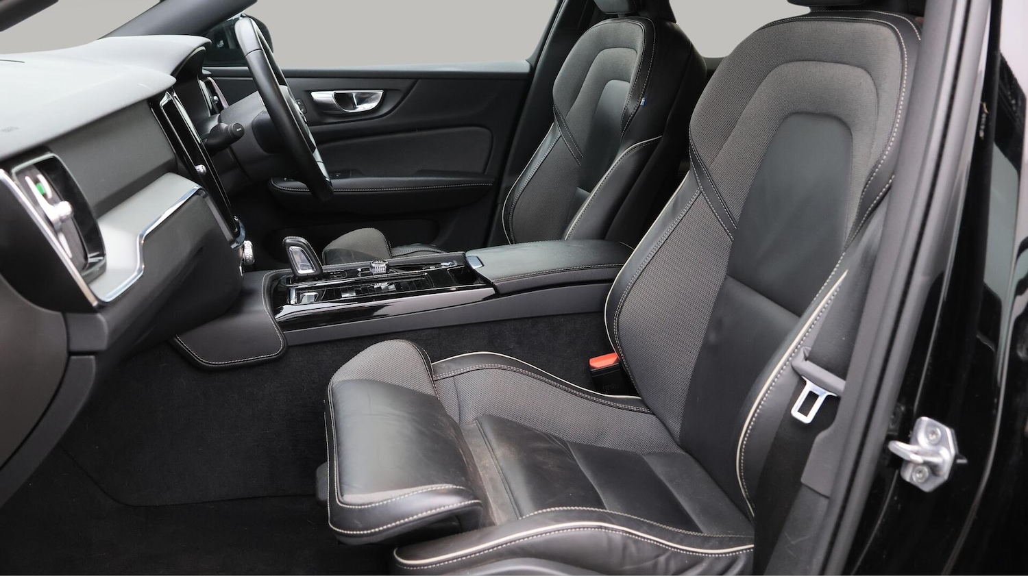 Used Volvo V60 2021 for sale - 76381065: Photo 15