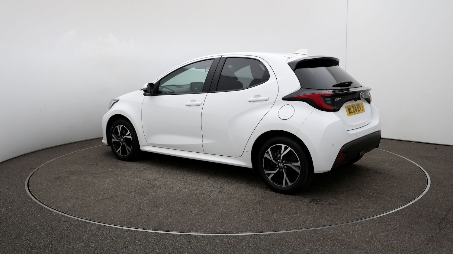 Used Toyota Yaris 2024 for sale - 77115227: Photo 2