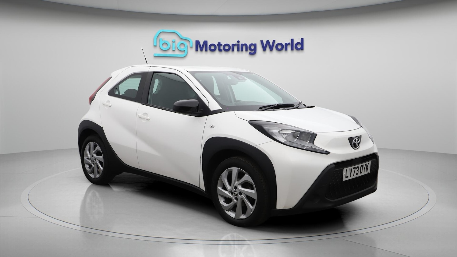 Used Toyota Aygo X 2023 for sale - 76432309: Photo 2