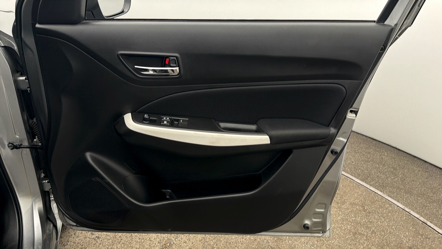 Used Suzuki Swift 2023 for sale - 77813000: Photo 14