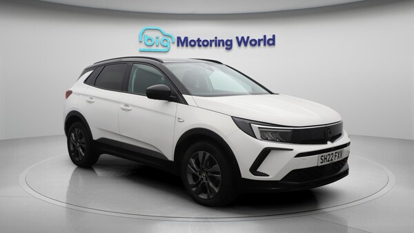 Used Vauxhall Grandland 2022 for sale - 75311822: Photo 2