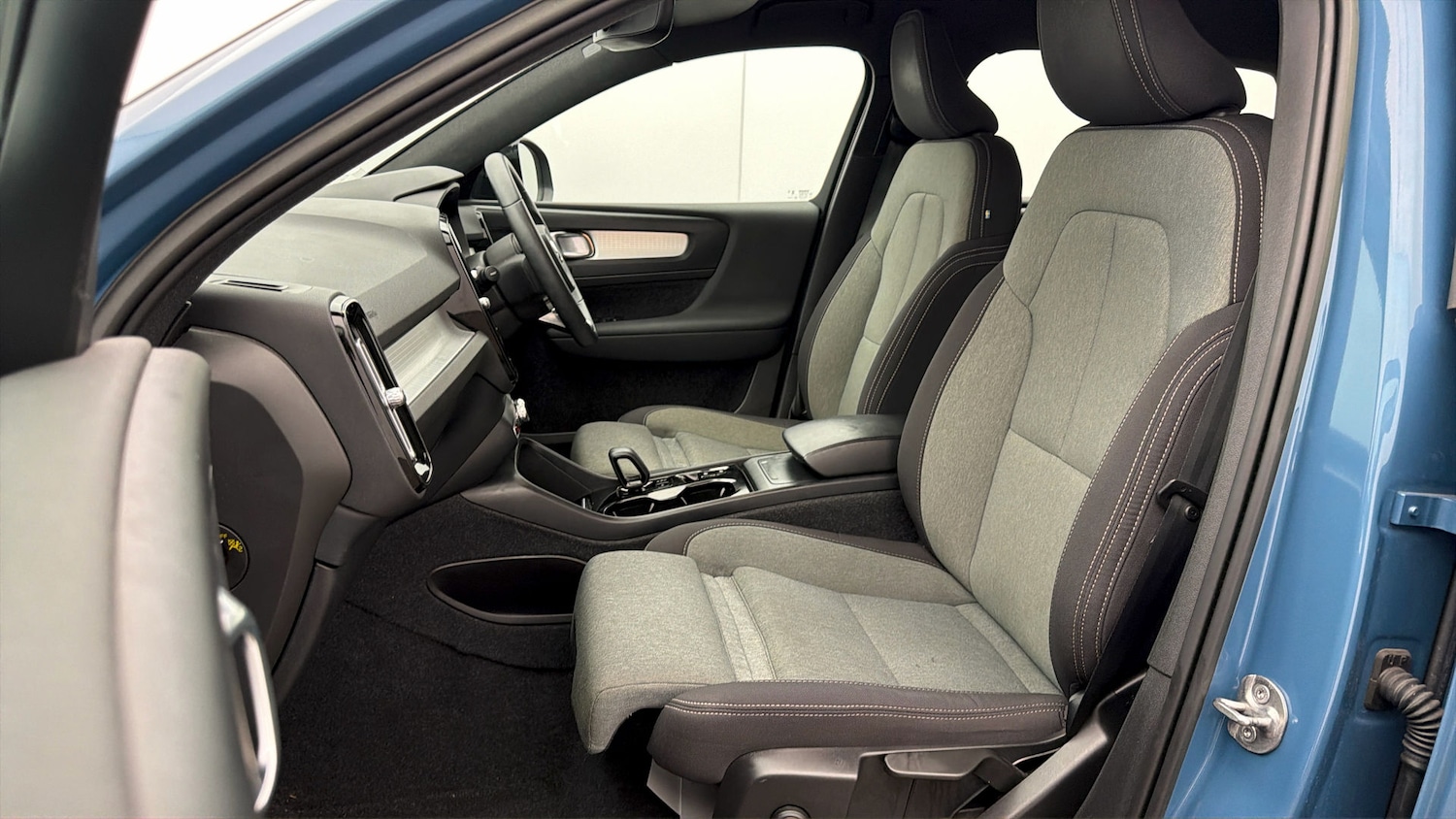 Used Volvo XC40 2023 for sale - 77938332: Photo 13